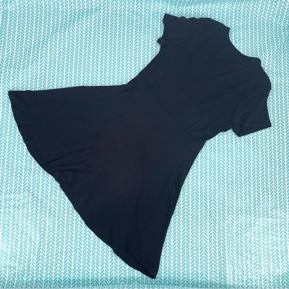 Magic Fit Black Short Sleeve Empire Waist V-Neck Fit and Flare Dress, Medium - Picture 2 of 16